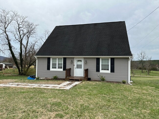 Building Photo - 1638 Suburban Rd