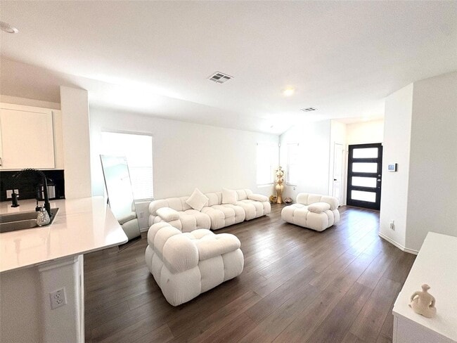 Photo - 322 Canley Lp Casa