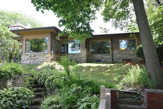 Building Photo - 1 Bedroom Mid Century Modern Retreat on Milwaukee River