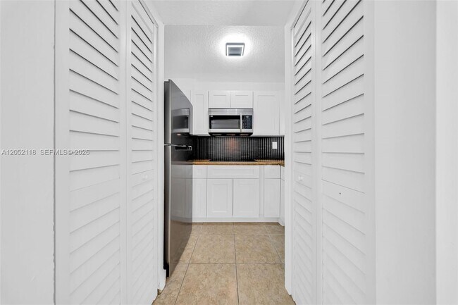8145 NW 7th St Unit 111