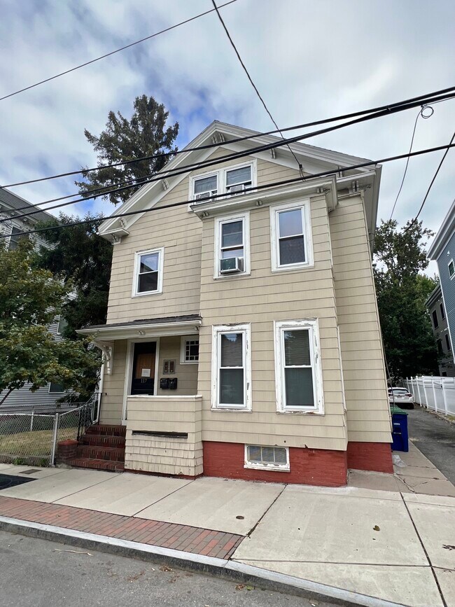 Building Photo - 117 Beacon St Unit 1 Rental