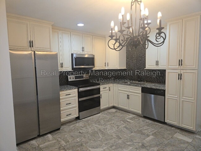 2607 Dwight Pl