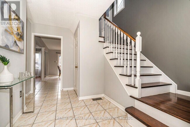 Photo - 1636 Sarasota Crescent