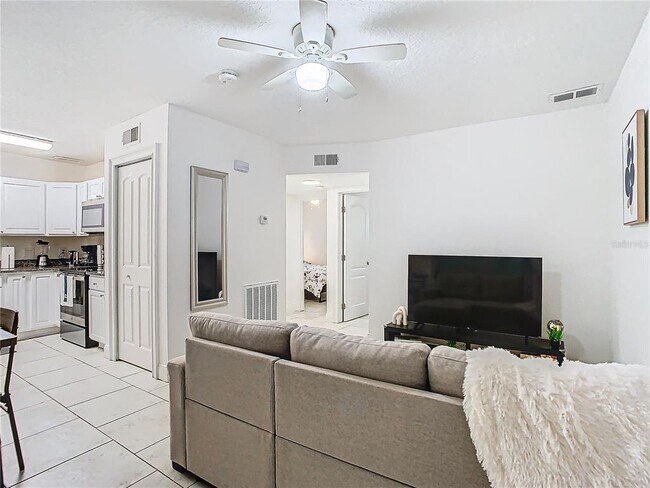 Photo - 3025 Long St