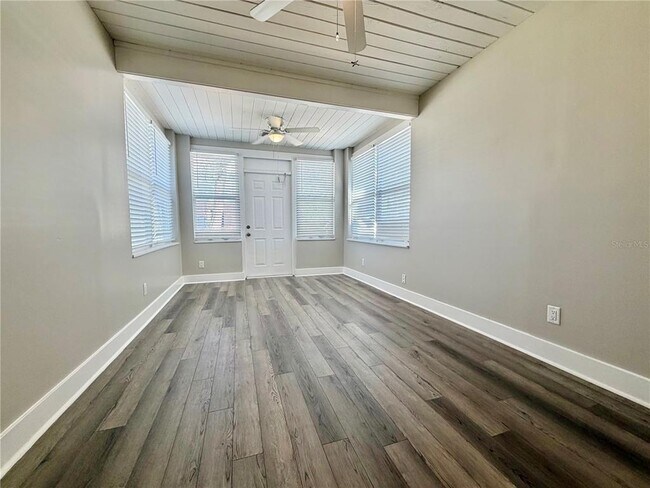 Photo - 103 4th St SE