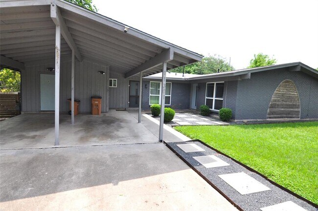 Photo - 11301 Oakwood Dr