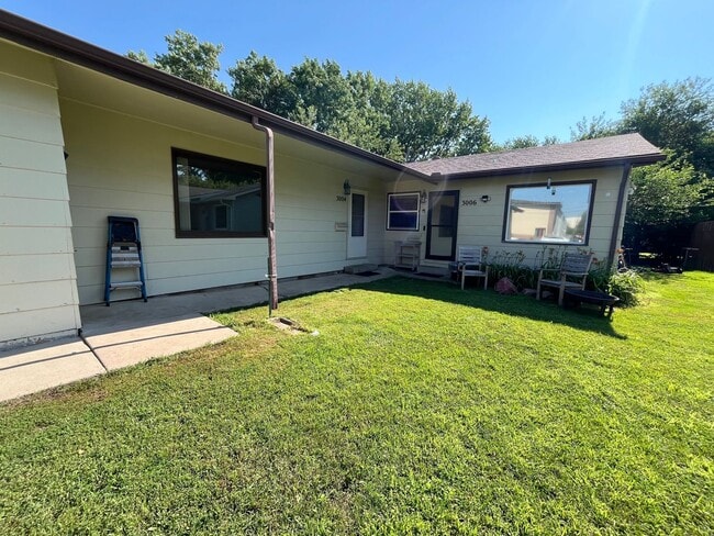 Photo - 2 Bed/1 Bath Duplex with Garage and Unfinished Basement!