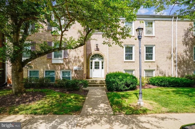 Photo - 820 Quince Orchard Blvd Apartment Unit 102