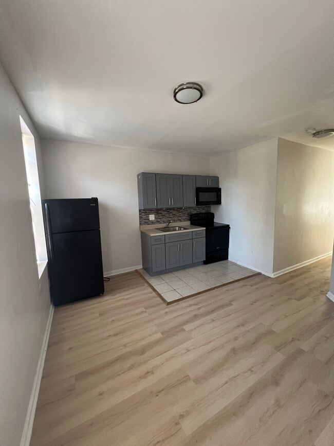 Building Photo - 2331 N 20th St Unit 2