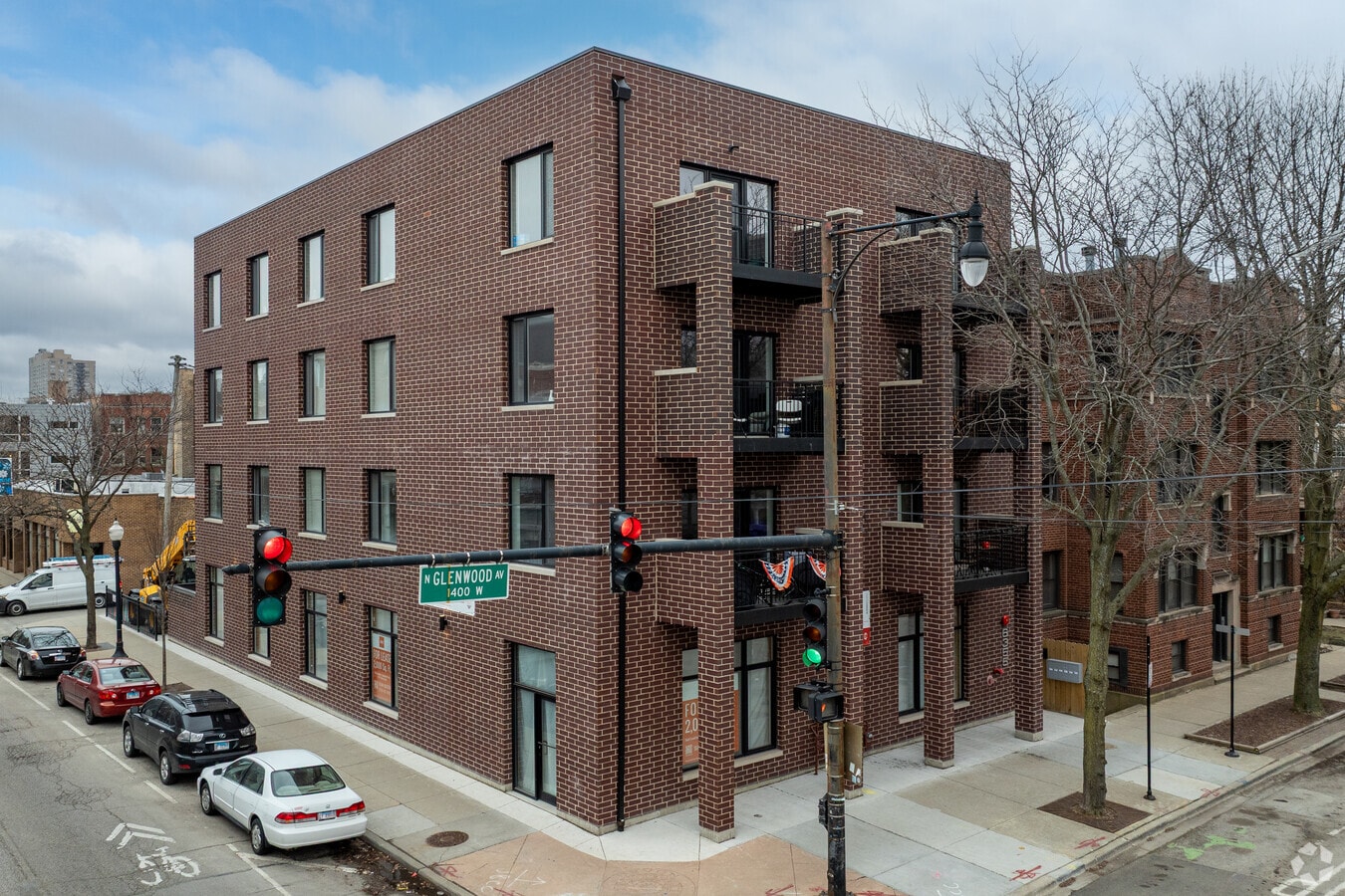 Primary - 1355 W Devon Ave Apartments