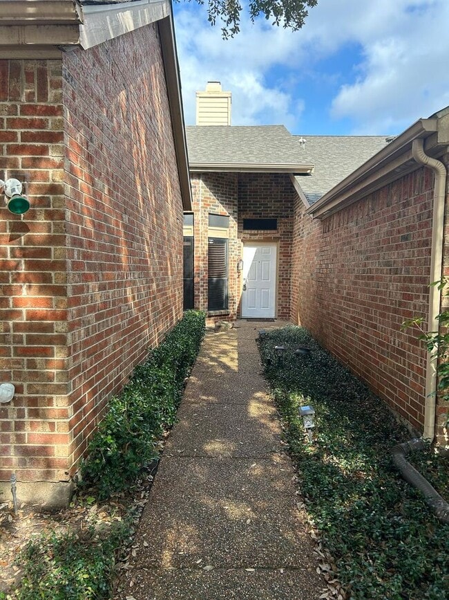 Photo - Ready to move in.....Fresh Paint and much more....