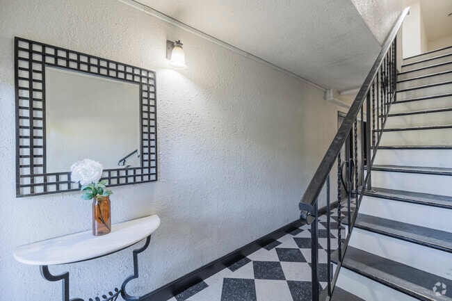 Photo - 2249 Bonar St