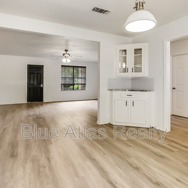 Photo - 1329 E Windsor Dr
