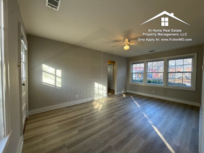 Photo - 715-709 W 7th St