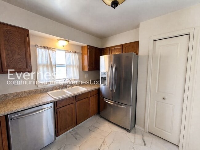 Photo - 4 Bed/2 Bath Home with Fenced Yard / Voucher Accepted / Available Now!