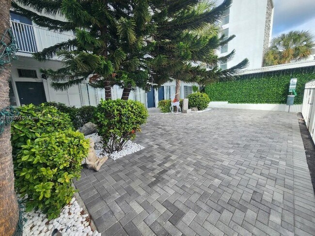 Photo - 2101 Normandy Dr Unit 312