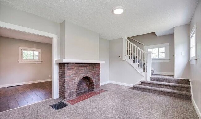 Photo - 1449 Weaver St