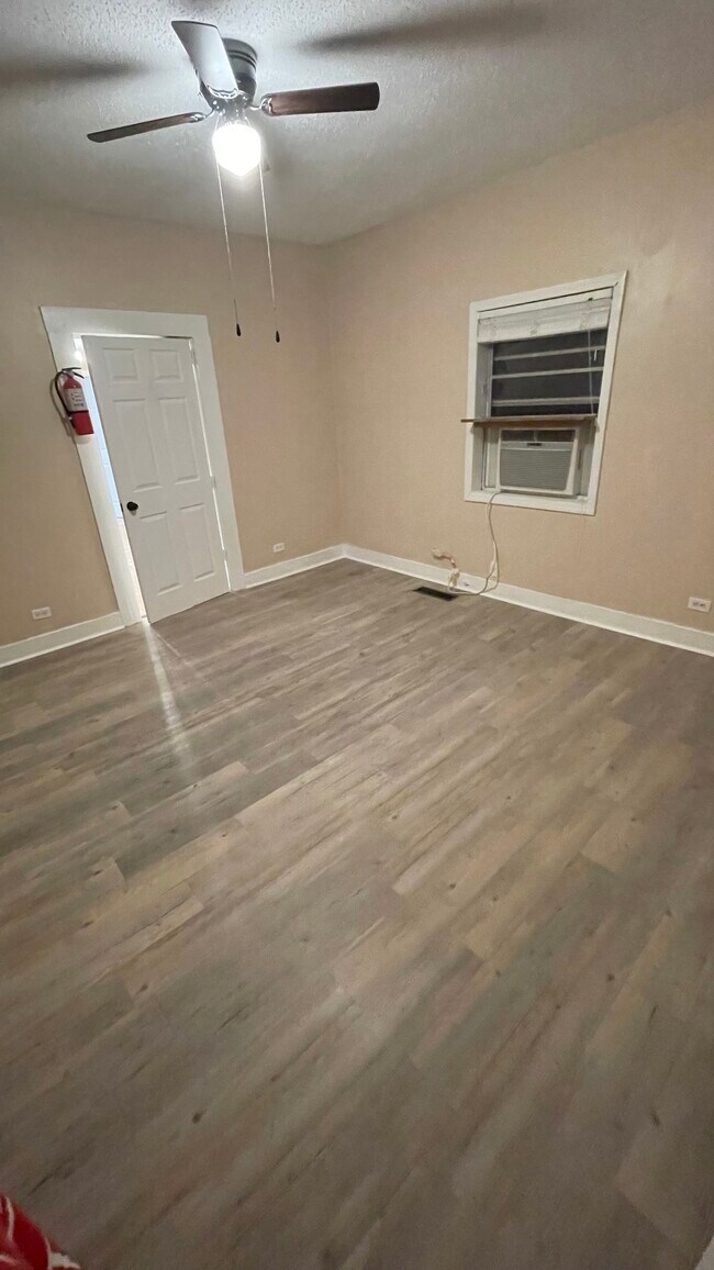 Photo - 307 59th St