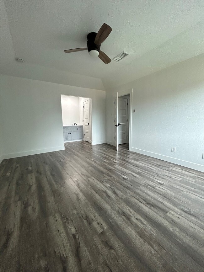 Building Photo - 8523 Riverside Walk Ln