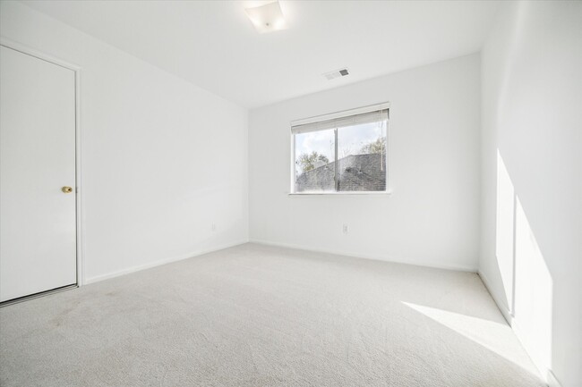 Building Photo - 4910 Sterling Crossing