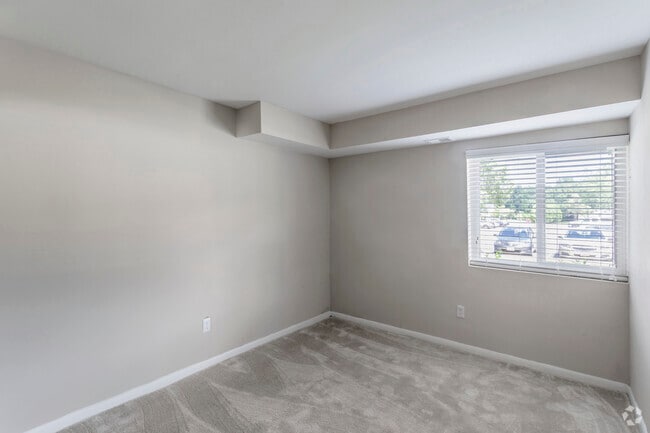 2 BR, 1.5 BA - 942 SF