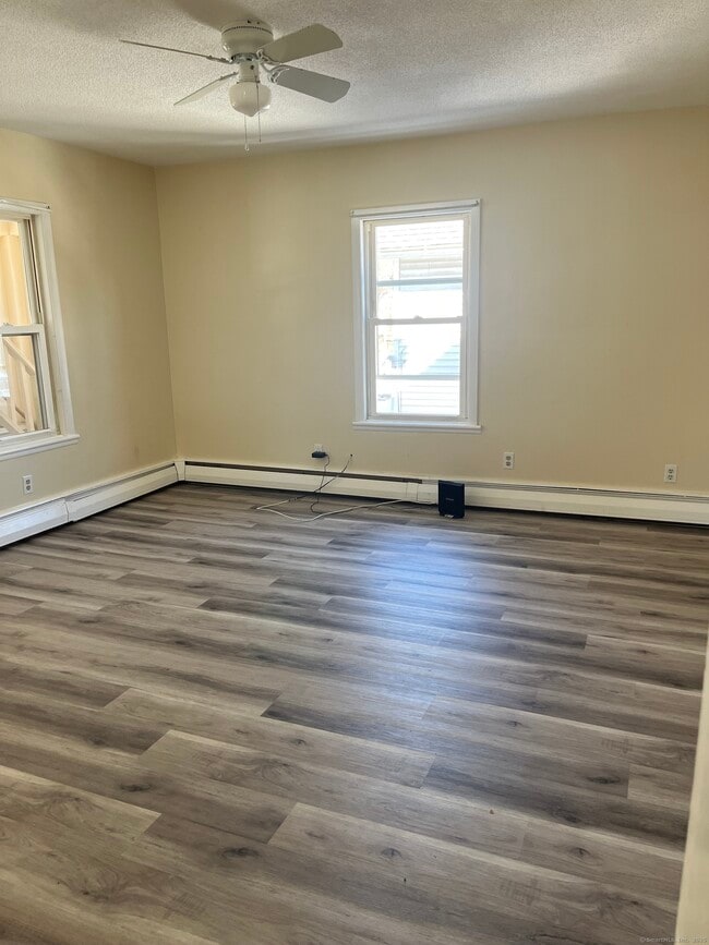 Photo - 61 School St