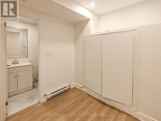 Photo - 598 Crawford St