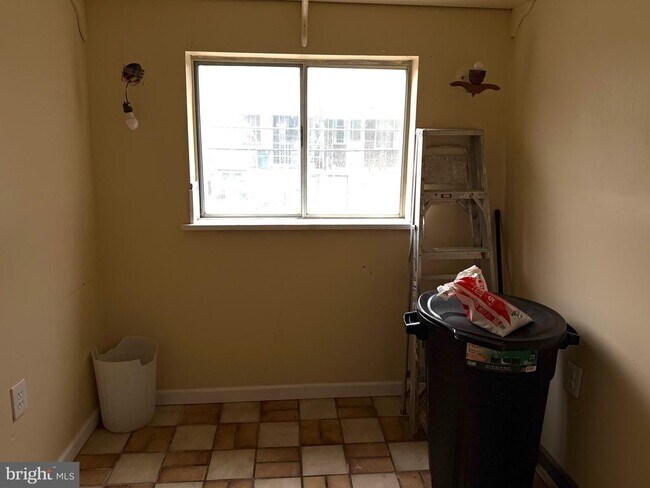 Photo - 2553 Carroll St