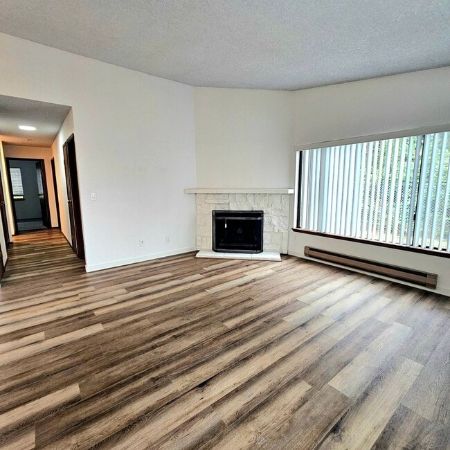 Photo - Charming, bright and peaceful condo close to ferries and shopping in Kingston!