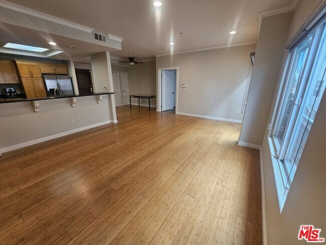 Photo - 1128 S Serrano Ave Unidad 102