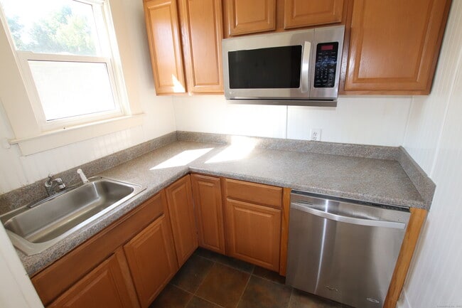 Building Photo - 328 New London Turnpike Rental