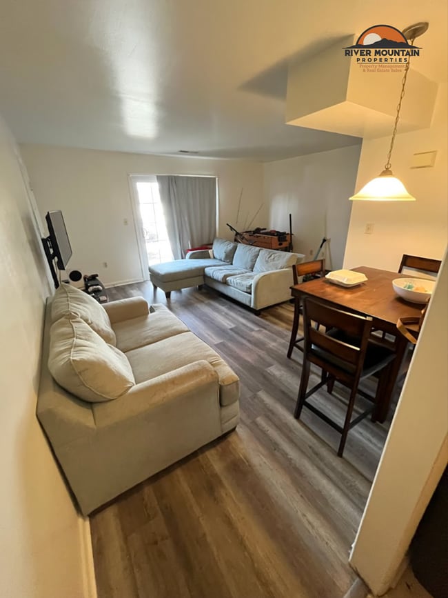 Building Photo - Updated Apartment Near Downtown – Prime Location! Unit 311