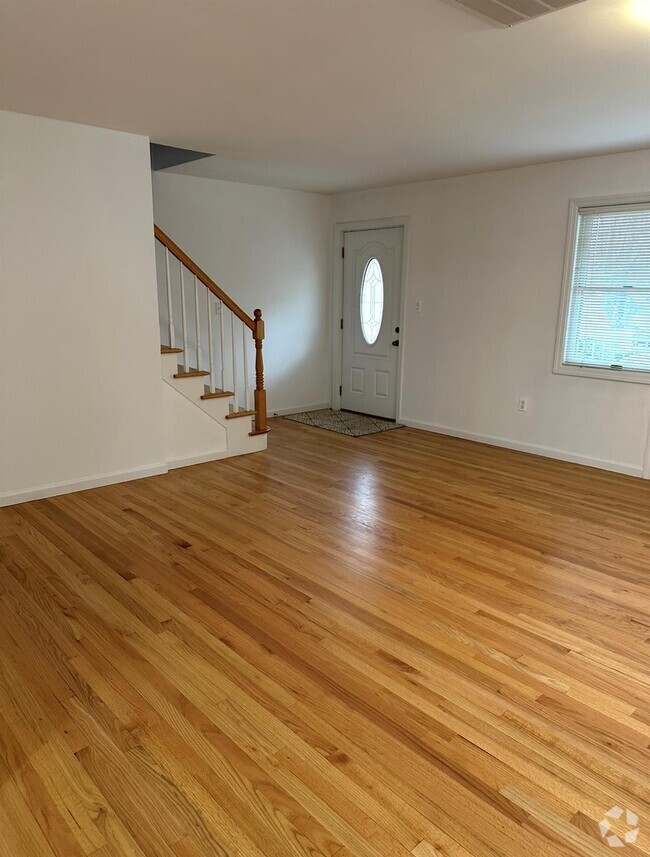 Building Photo - 86 5th Ave Rental