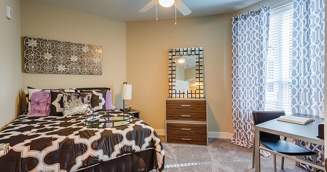 Bedroom-02-Park-Place-Baton-Rouge - Park Place Baton Rouge Apartments