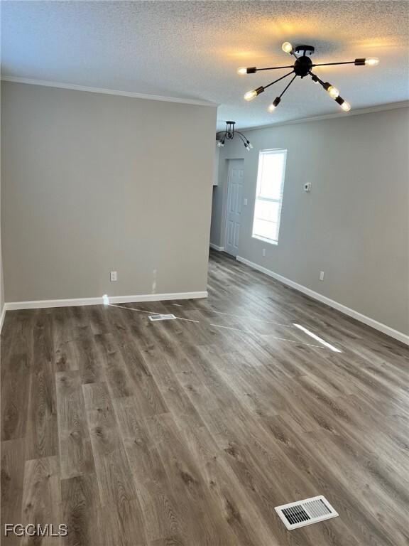 Photo - 722 Higgins Rd