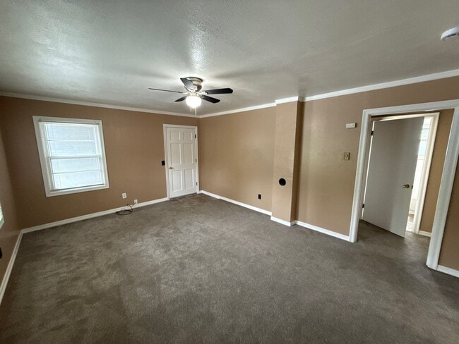 Photo - 465 Madrona Ave SE