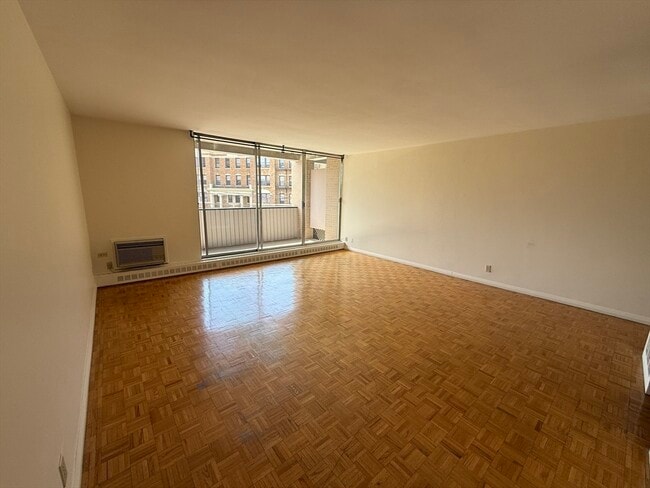 Building Photo - 125 Chiswick Rd Unit 208