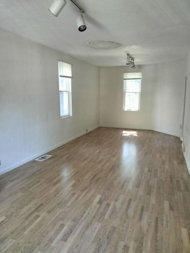 Photo - 5744 Elmer St Unidad Apt 2