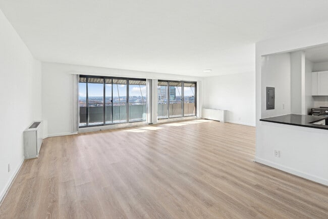 Photo - Stratford at Southern Towers