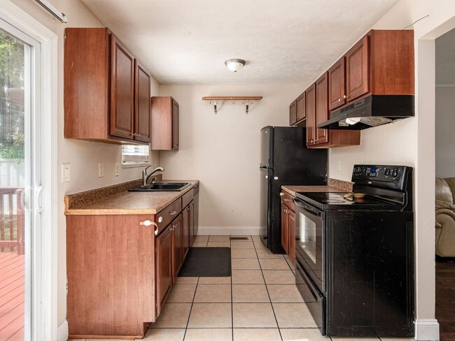 Photo - 3 Bedroom 1.5 Bath Single Family Home - Hilliard, OH