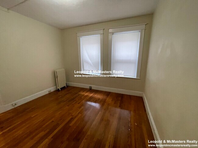 Photo - 8 Woodstock Ave