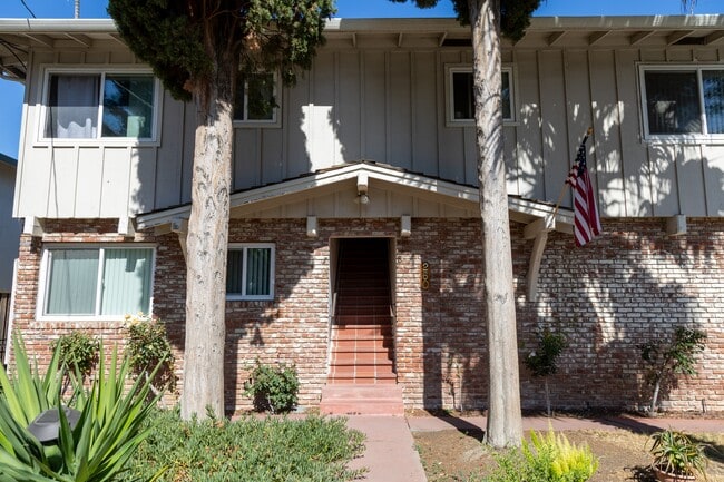 Photo - 260 Chiquita Ave Apartments