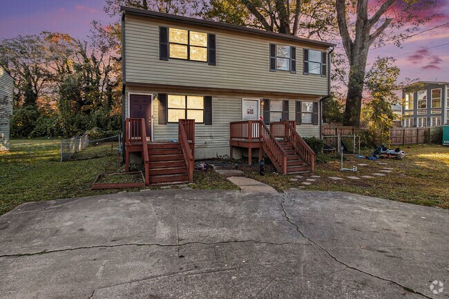 Building Photo - 3 Bedroom, 2 Bath Duplex on the Beltline Rental