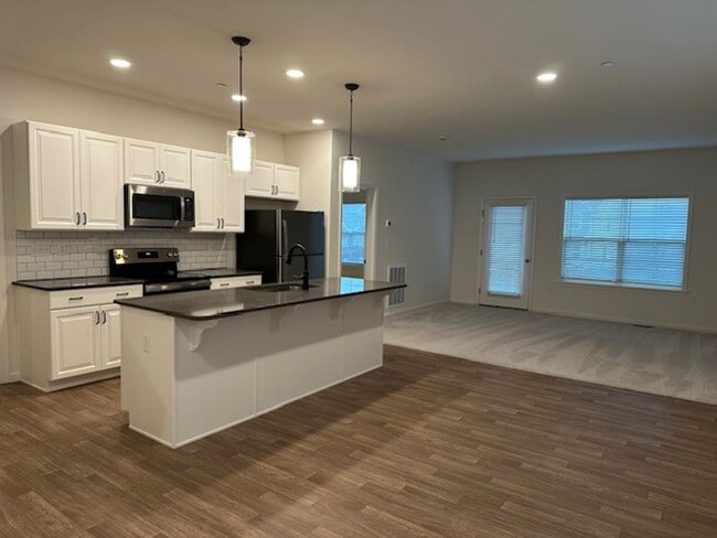 Photo - 7884 Oakbrook Dr