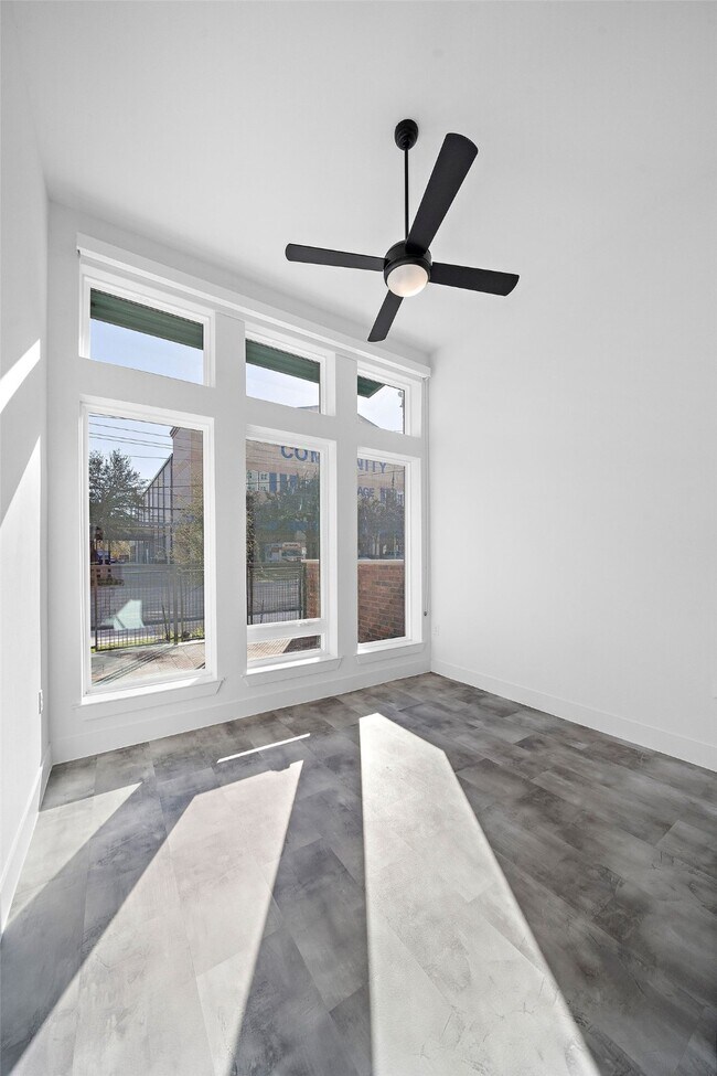 Photo - 2520 Washington Ave