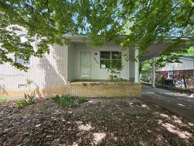 Building Photo - 1103 Berrywood Ave