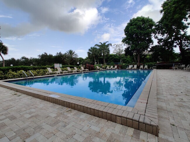 Photo - 3200 N Palm Aire Dr Unidad 208