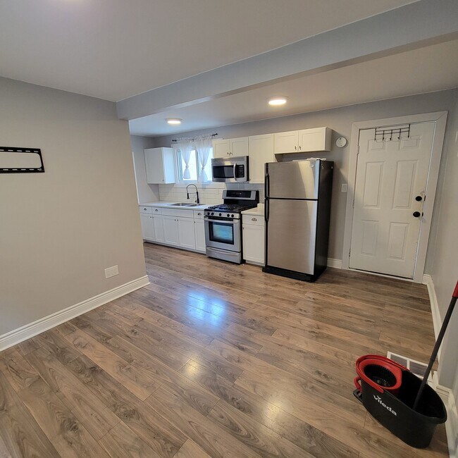 Photo - Beautiful Studio Apartment for Rent! Unit Back