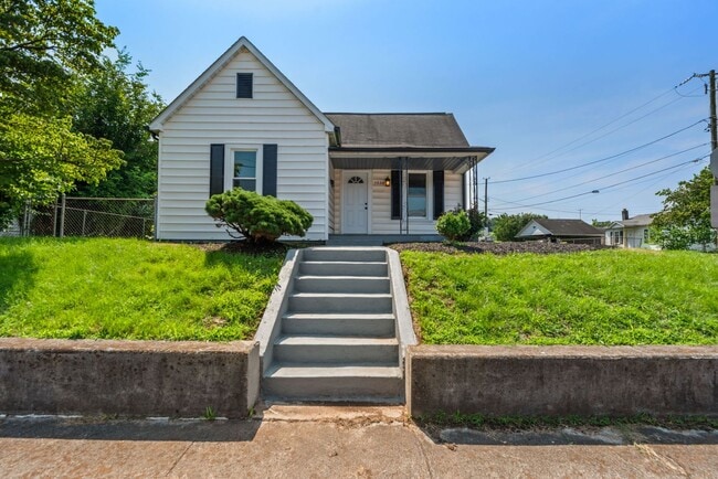 Building Photo - Knoxville 37921 - 2 Bedroom, 1 bath home -...