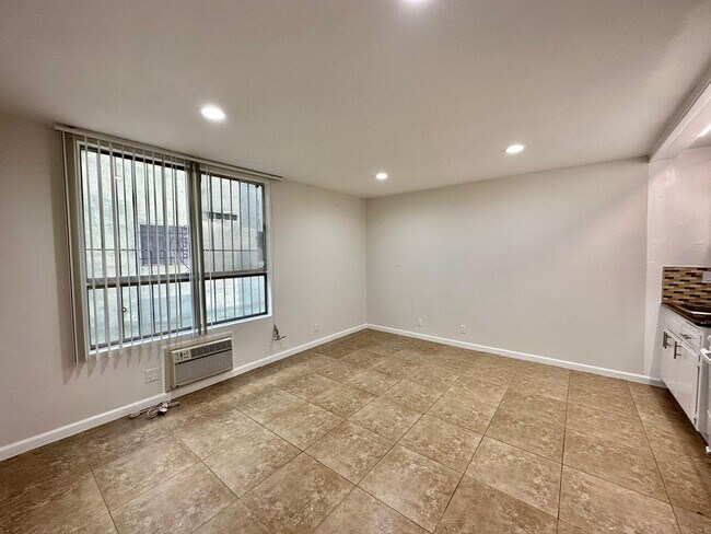 Photo - 531 S Mariposa Ave Unit 106